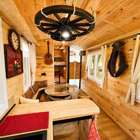 Roulotte Cowboy - Tiny House Insolite Camping Mignaloux-Beauvoir